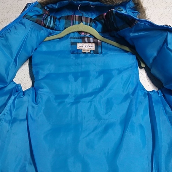 Arizona Jean Company Large FAUX FUR TRIMMED HOODED PUFFER VEST - Picture 6 of 8